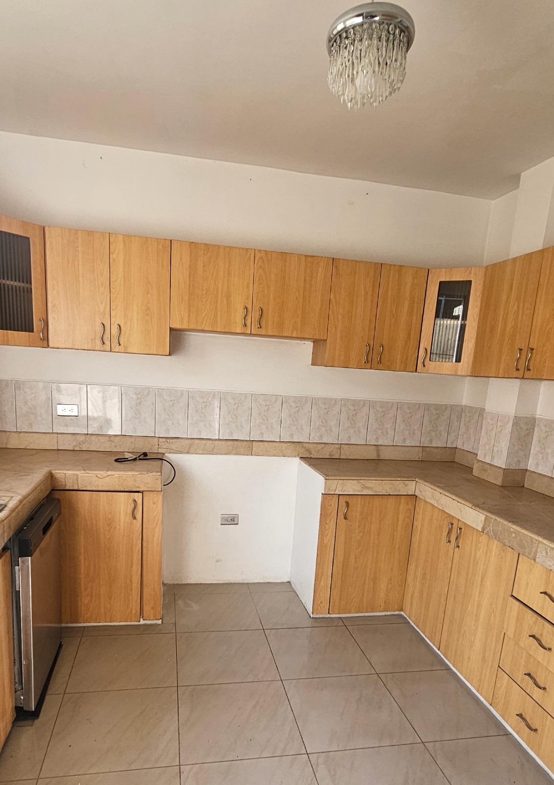 Casa Amplia en Venta en Urb. Matices – Zafiro – 3 Dormitorios + Patio Amplio | Frente al C.C. El Dorado.
