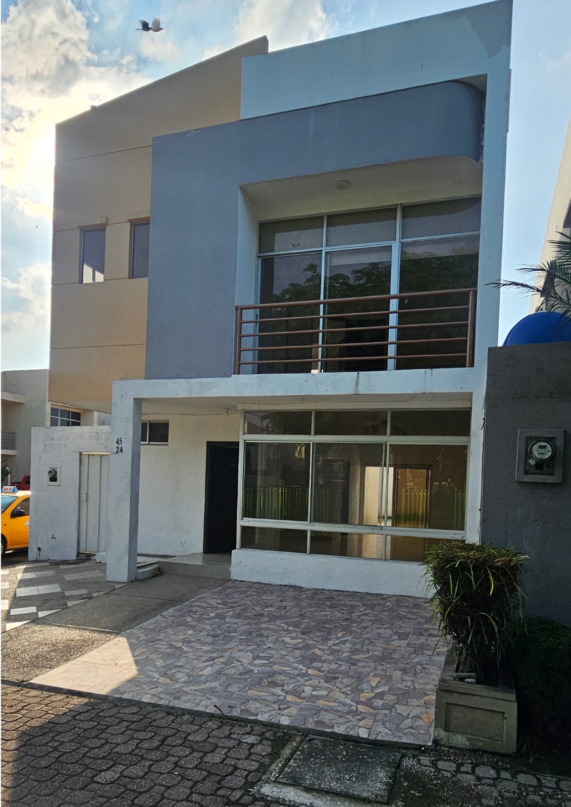 Casa Amplia en Venta en Urb. Matices – Zafiro – 3 Dormitorios + Patio Amplio | Frente al C.C. El Dorado.