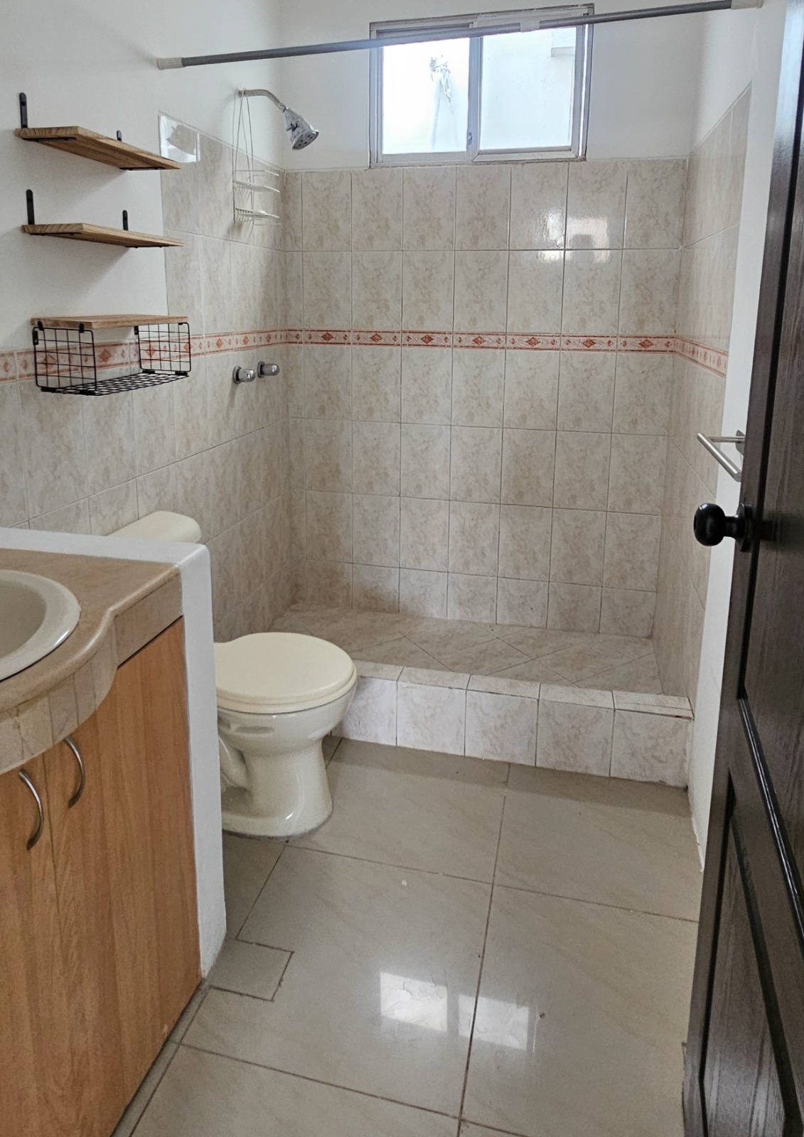 Casa Amplia en Venta en Urb. Matices – Zafiro – 3 Dormitorios + Patio Amplio | Frente al C.C. El Dorado.